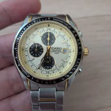 카시오 EDIFICE 크로노그래프 손목시계