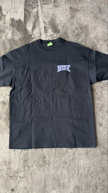 HUF 블랙 티셔츠 M 사이즈