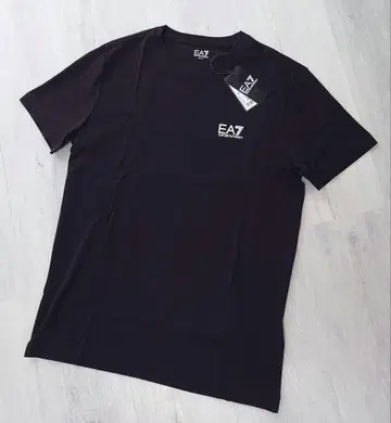 새상품 L 사이즈 EMPORIO ARMANI EA7 로고 반팔 티셔츠