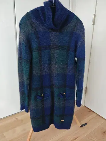 Blue label 체크 무늬 하이넥 스웨터