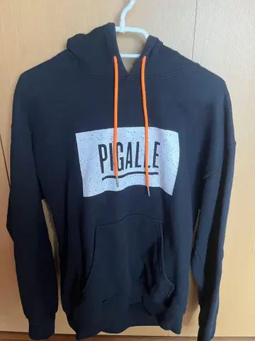 PIGALLE 블랙 후드 부착 후드티