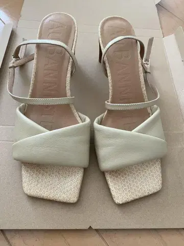 AU BANNISTER 샌들