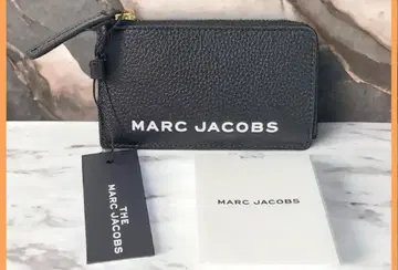 MARC JACOBS 블랙 프래그먼트 케이스