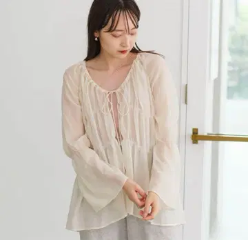 Kastane 카스타네 셔링 시어 블라우스