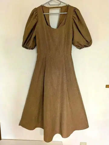 closet 브라운 스쿠에트 넥 퍼프 슬리브 원피스 프리 사이즈