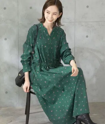 얇은 소재 도트 플라워 V넥 원피스 어반 리서치 로쏘 그린 FREE