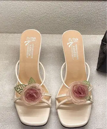 [ 컨디션 최상 ] 샌들 뮬 화이트 24~24.5cm XIANGSN