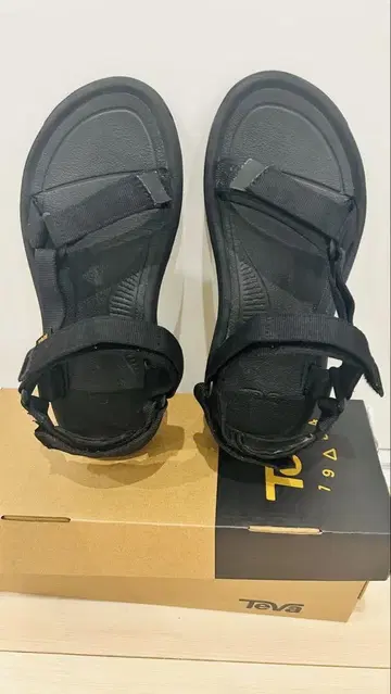 teva 샌들