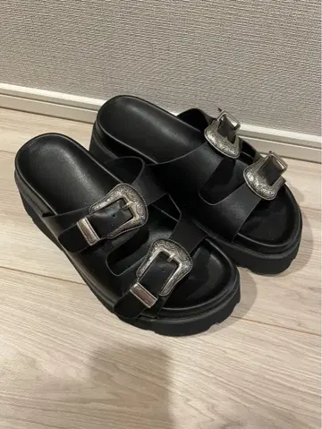 아메리 메디 웨스턴 버클 샌들