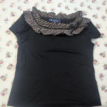 M's Gracy 프릴이 달린 블랙 티셔츠 사이즈 40