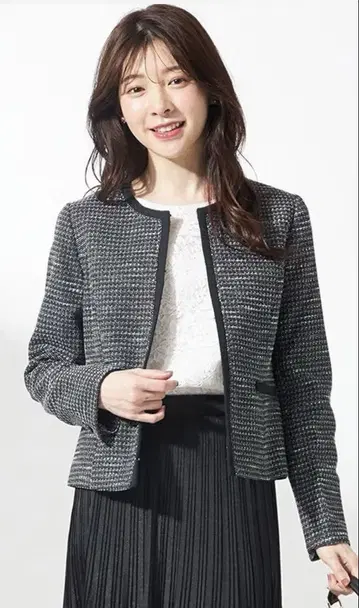 새상품 애니시스 립 보더 스트레치 노카라 자켓