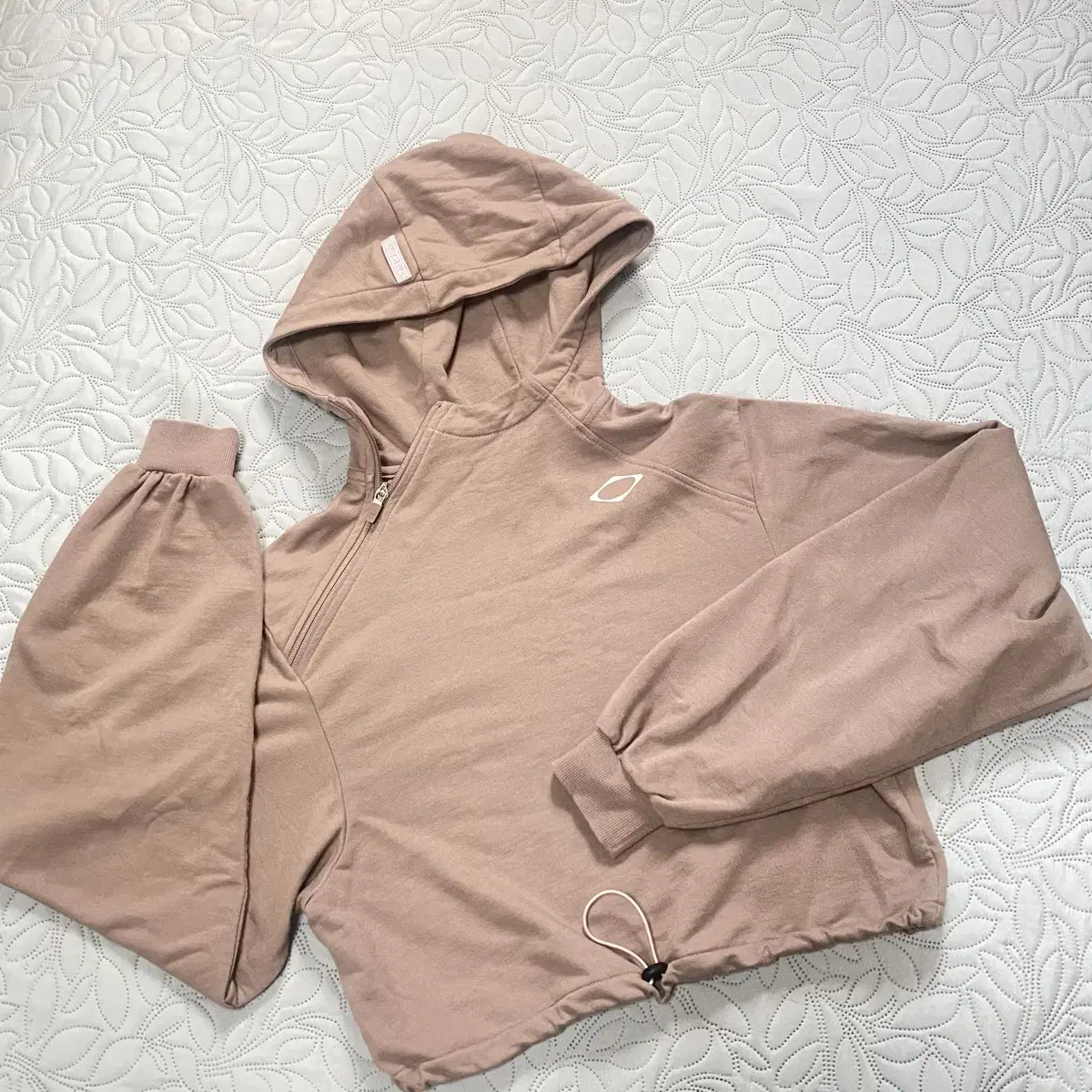 トップス MISCHIEF CUT OFF HOODIE IMG_1311.jpg?v=1724734552&