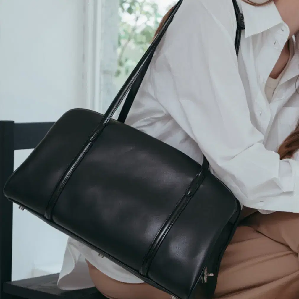 Monde Monde Moment Large Shoulder Bag Black on Bunjang