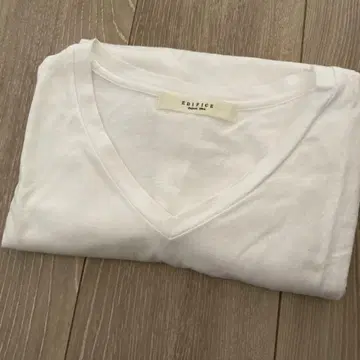화이트 V넥 티셔츠