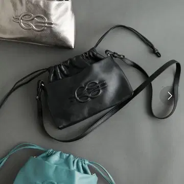 ear PAPILLONNER 이어 파피용 엠보싱 미니 복조리 숄더백