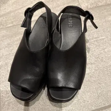 블랙 오픈토 샌들 37