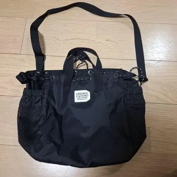 프레드릭 패커스 숄더백