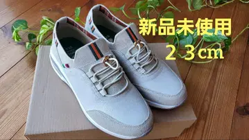 미사용 새상품 KINNER 베이지 스니커즈 23.0