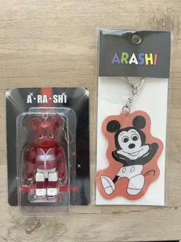 아라시를 여행하는 전시회 베어브릭 미키 아크릴 키체인