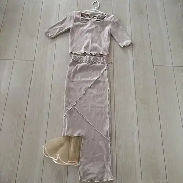릴릴리 베이지 상의 롱 스커트 베이지 새상품