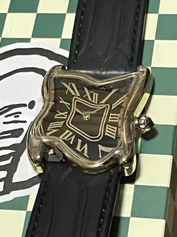 Laphont SQUARE MELTING WATCH LARGE GOLD