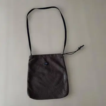 새상품급 스탠다드 서플라이 메쉬 숄더 파우치 브라운