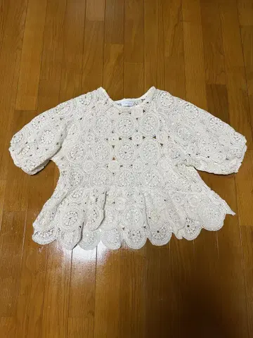 ZARA 아이보리 레이스 짜임 5부 소매 M