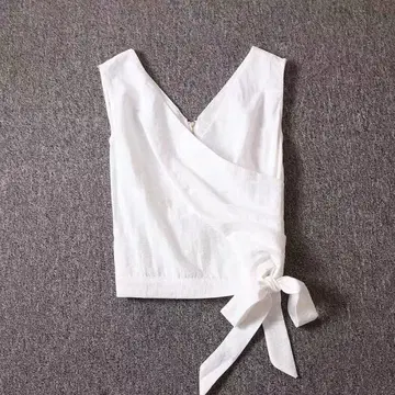 화이트 리본 포함 슬리브리스 탑