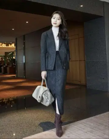 [새상품] 로르 Zip up Pencil Tweed Skirt