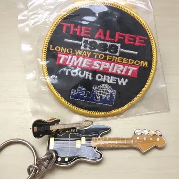THE ALFEE 사쿠라이 씨 베이스 모양 키링, 핀 배지 및 패치 세트