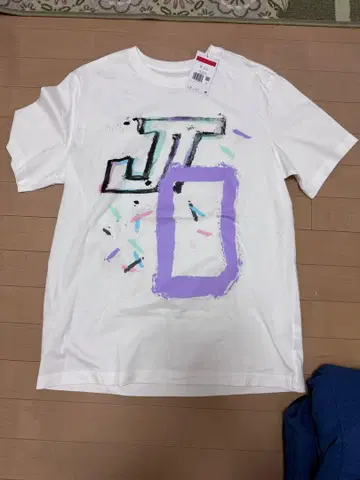 JT 0 그래픽 티셔츠 화이트