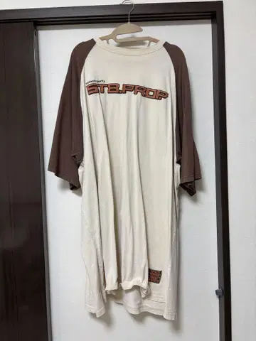 state property 래글런 티셔츠 아이보리/브라운 4L 로고