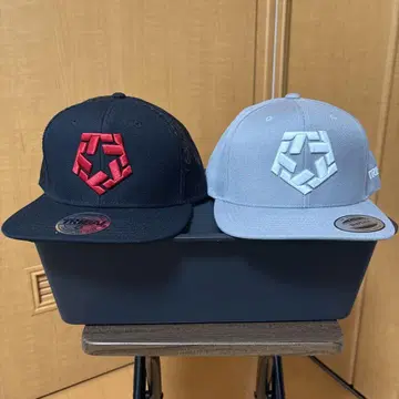 TRIBAL 로고 자수 스냅백 캡 2색 세트