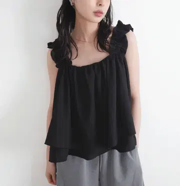 LIAN 리안 프릴 개더 디자인 상의 블랙