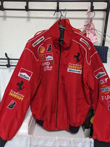 Scuderia Ferrari 레드 자켓 L 사이즈