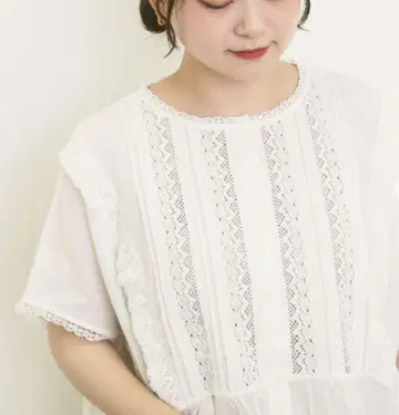 사만사 모스모스 이번 시즌 미사용 새상품 레이스 블라우스