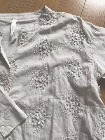 케렌 자수 레이스 블라우스 그레이
