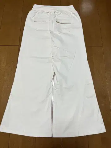 HUG.U 슬릿 화이트 와이드 팬츠