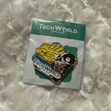 Tech world 핀 배지