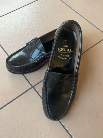REGAL 천연 가죽 플렉시블 로퍼 블랙