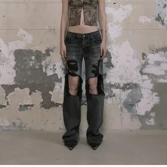 【BOHEMIAN SEOUL】DISTRESSED DEEP GRAY JEANS Bohemian Seoul DISTRESSED DEEP GRAY JEANS #보헤미안서울