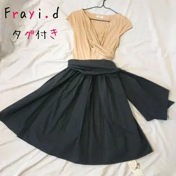 [택 포함] FRAY I.D 슬리브리스 플레어 원피스 절개