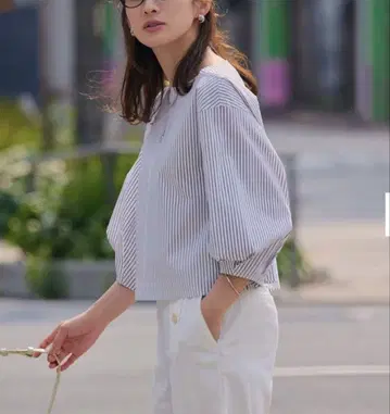 23구 하이 카운트 웨더 스트레치 보트넥 컴팩트 블라우스