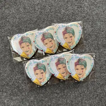 니지산지 준 브라 하트형 캔뱃지 조 R