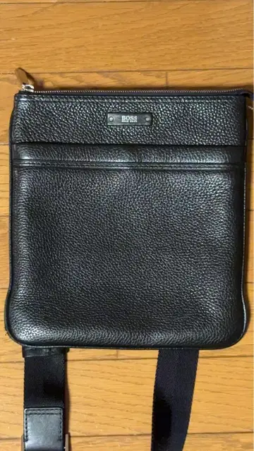 HUGO BOSS 블랙 가죽 사코슈