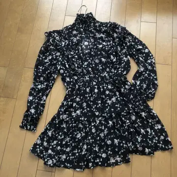 새상품 STR Stradivarius 디자인 꽃무늬 레이스 원피스
