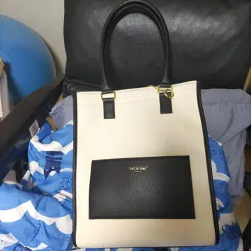 화이트/블랙 토트백