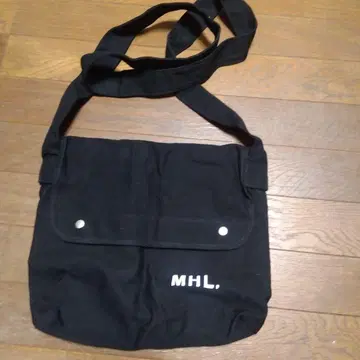 MHL 숄더백