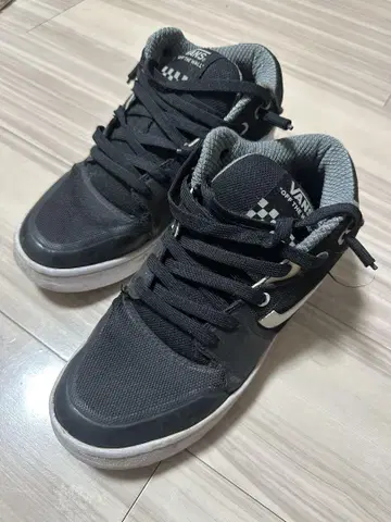 VANS 블랙 스니커즈