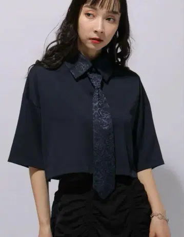 HARE 이소자이 넥타이 숏 셔츠 네이비